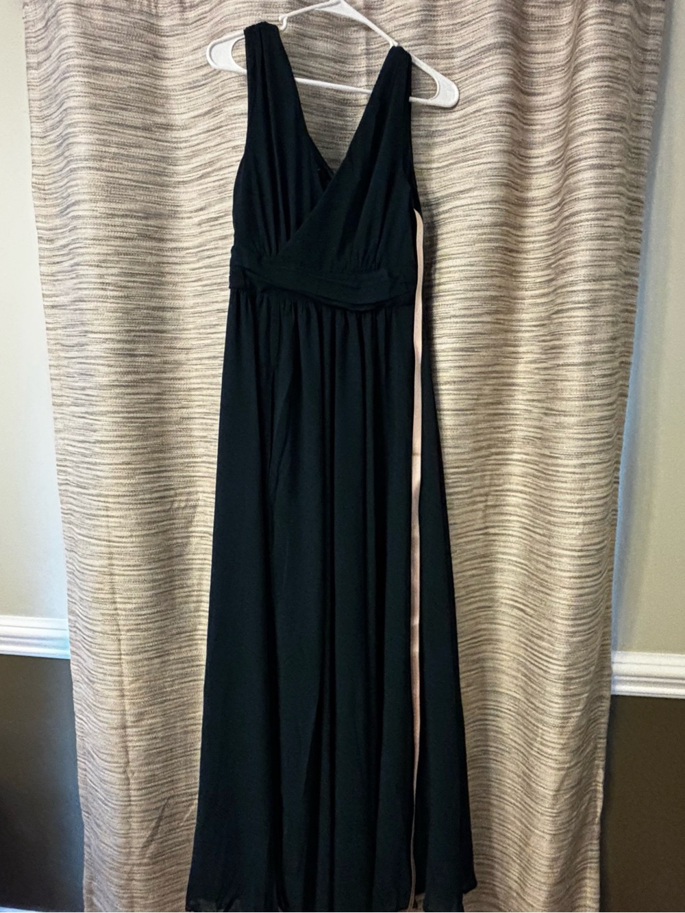 Lulu's Black V-Neck Sleeveless Maxi Dress